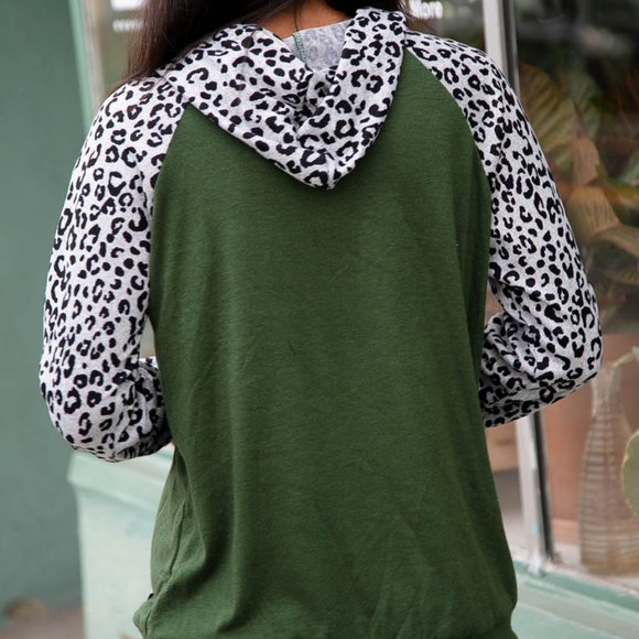 Cashmere Feel Leopard Print Hoodie - Picture 5 of 6